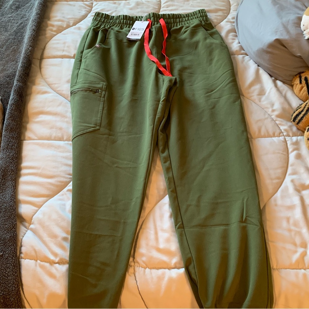 Figs Dark Olive Small Petite